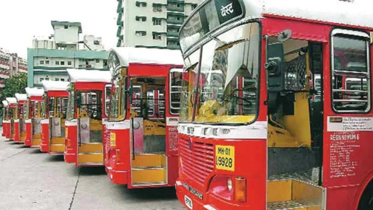 Mumbai: Contractual bus drivers of BEST stage flash protest Mumbai: Contractual bus drivers of BEST stage flash protest